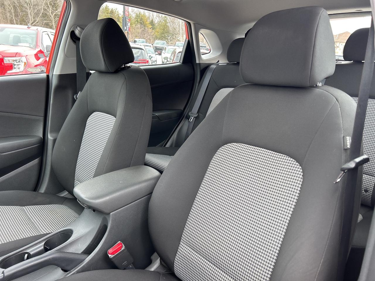2019 Hyundai KONA ESSENTIAL, CLEAN CARFAX, APPLE/ ANDROID CARPLAY! Photo