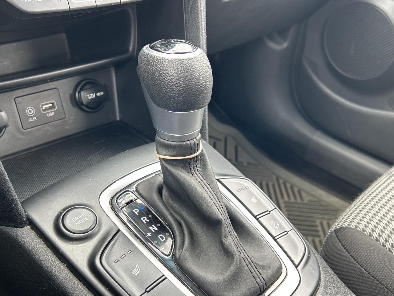 2019 Hyundai KONA ESSENTIAL, CLEAN CARFAX, APPLE/ ANDROID CARPLAY! Photo