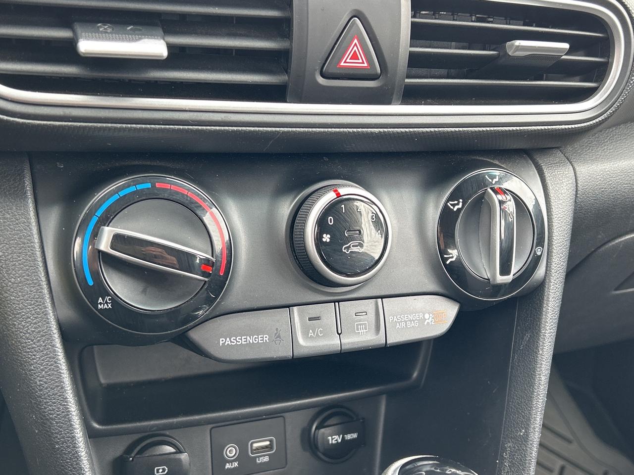 2019 Hyundai KONA ESSENTIAL, CLEAN CARFAX, APPLE/ ANDROID CARPLAY! Photo