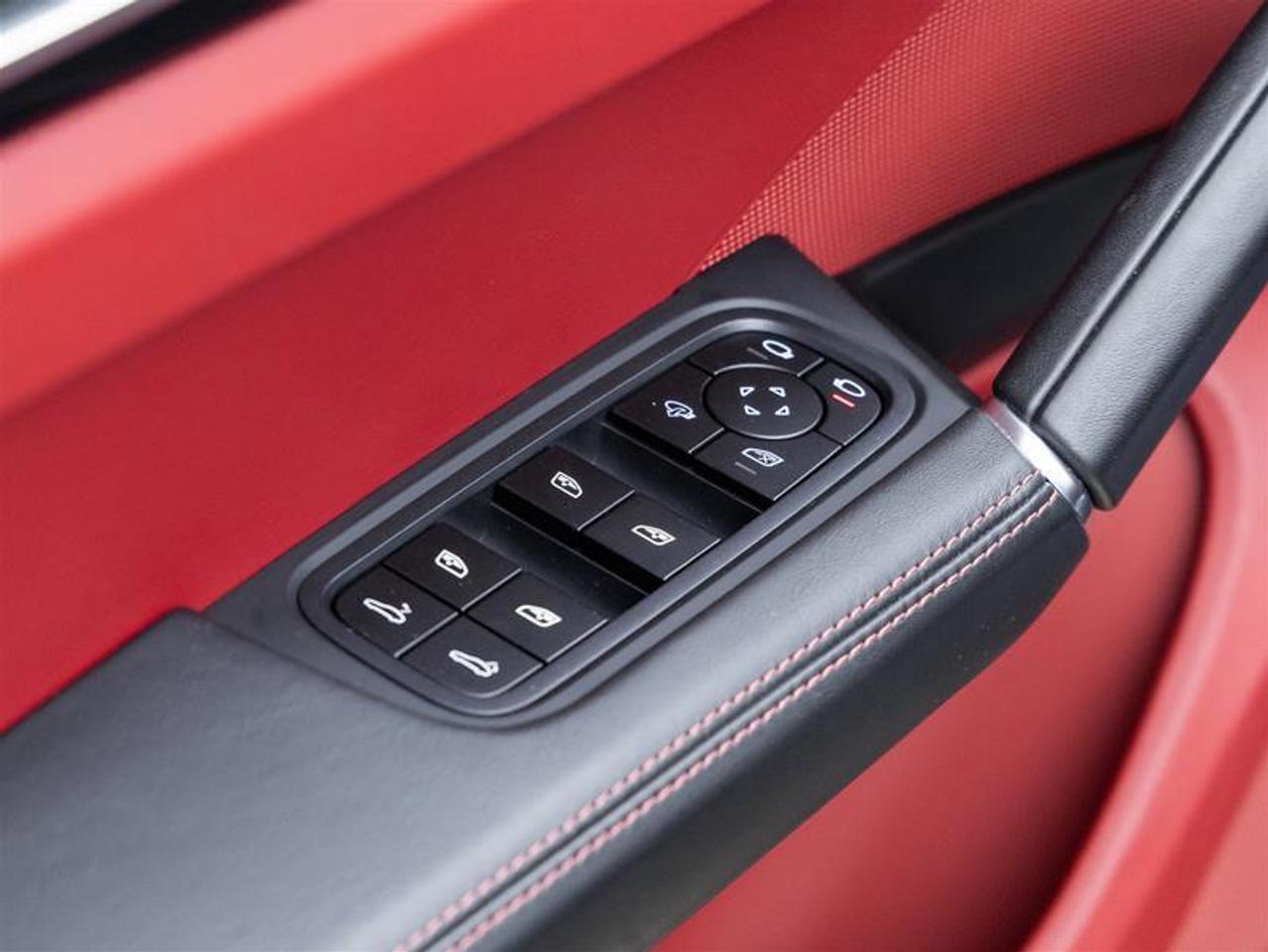 2023 Porsche Cayenne  Photo
