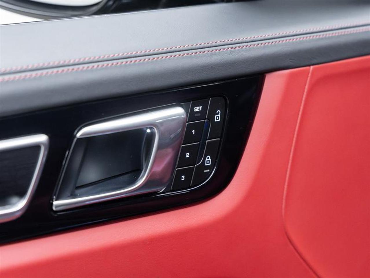 2023 Porsche Cayenne  Photo