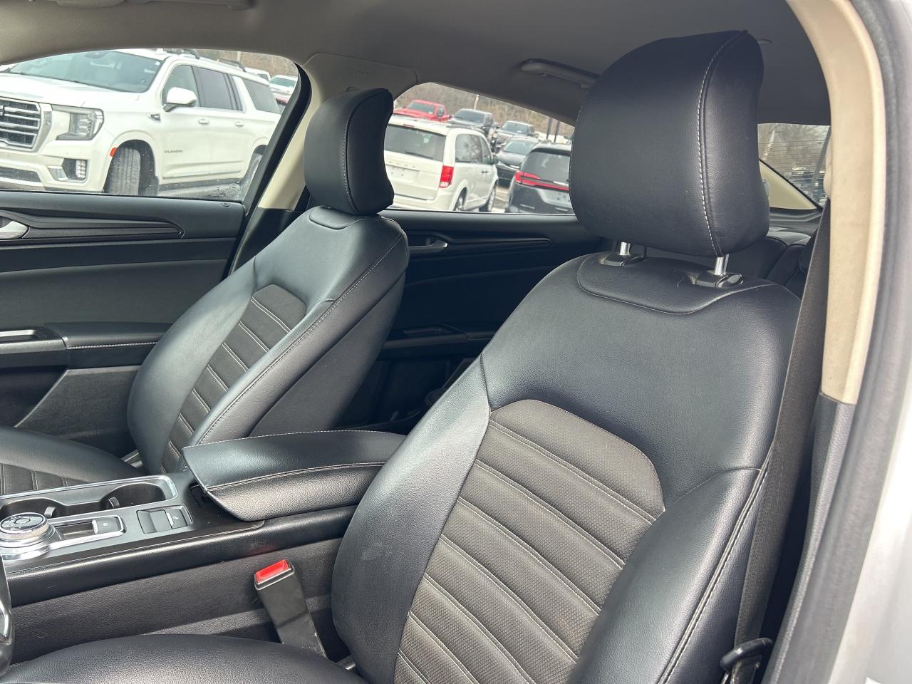 2018 Ford Fusion SE, CLEAN CARFAX, BACK UP CAMERA, ONLY 55 000 KMS! Photo