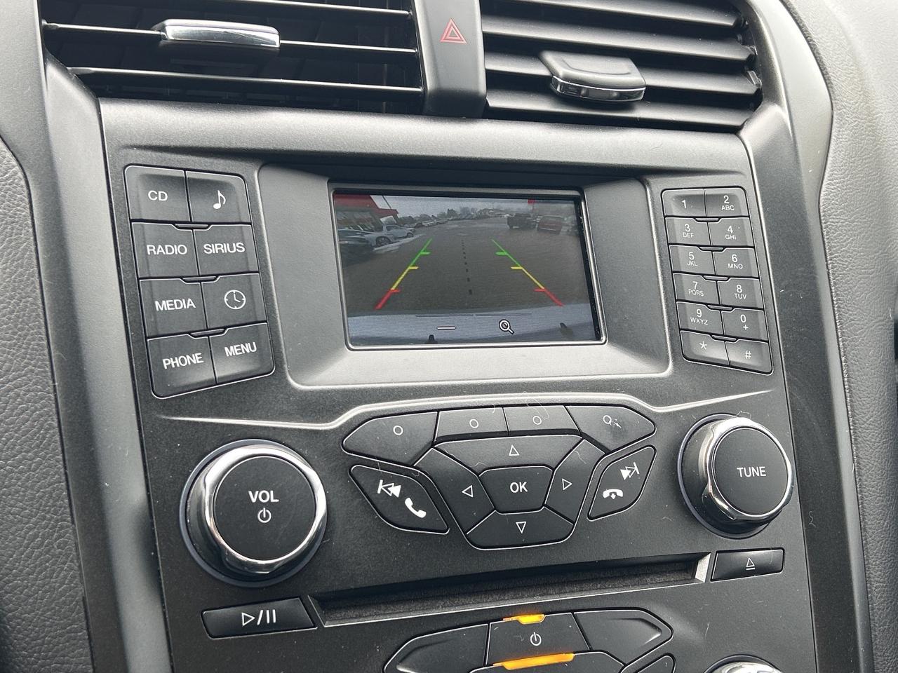 2018 Ford Fusion SE, CLEAN CARFAX, BACK UP CAMERA, ONLY 55 000 KMS! Photo