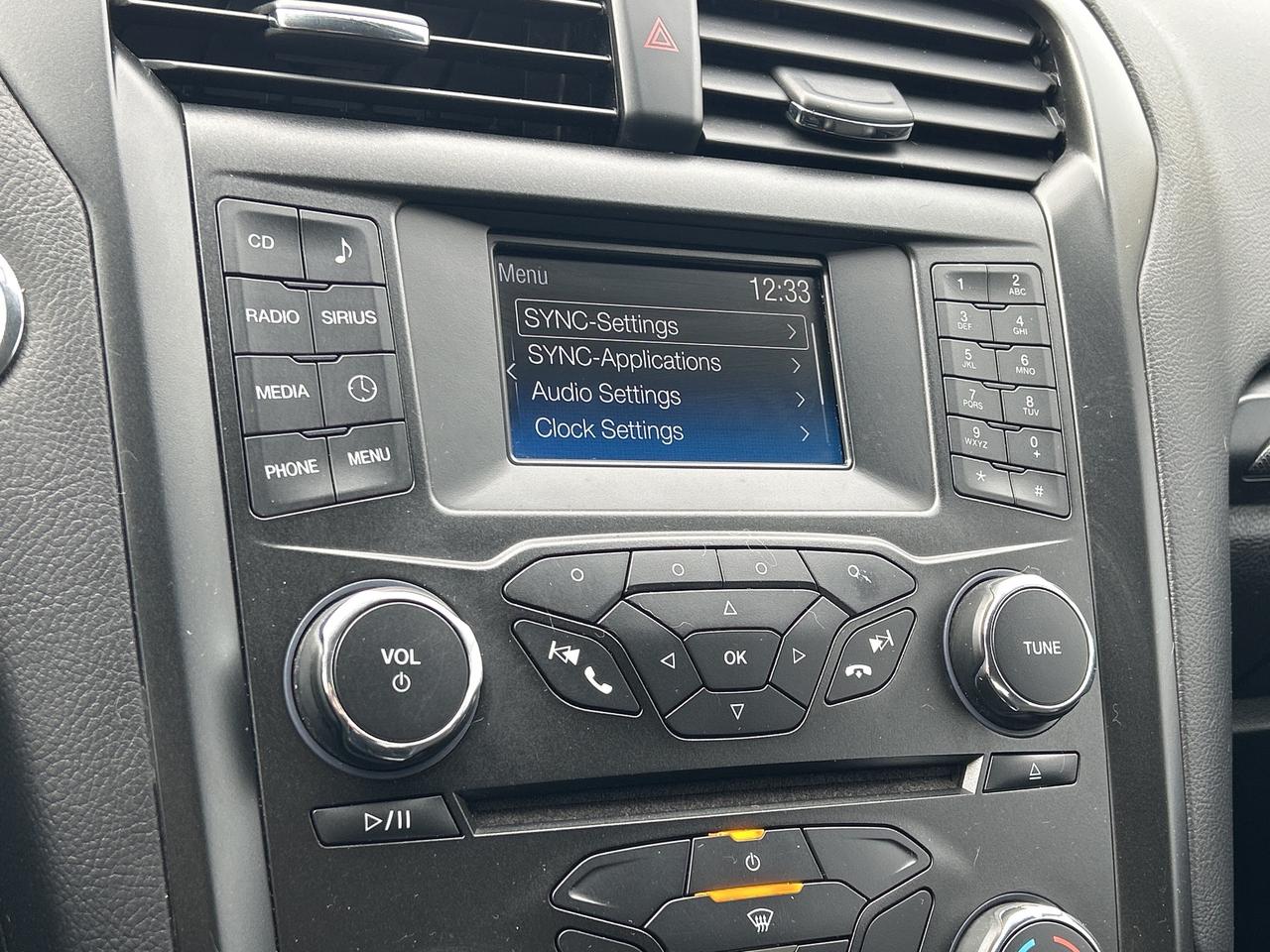 2018 Ford Fusion SE, CLEAN CARFAX, BACK UP CAMERA, ONLY 55 000 KMS! Photo