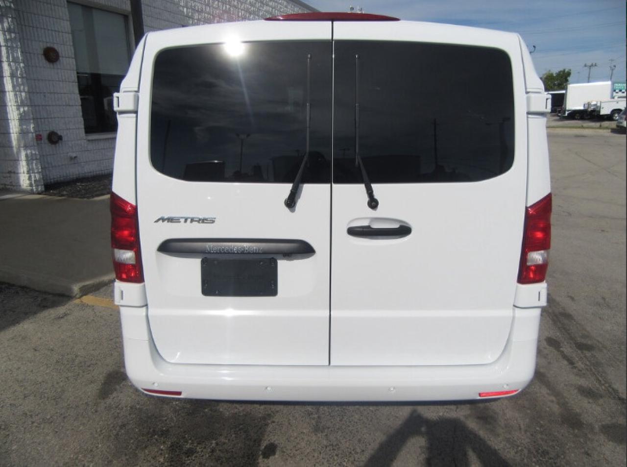 2023 Mercedes-Benz Metris Passenger Van Passenger Van 8 PASSENGER VAN Photo4