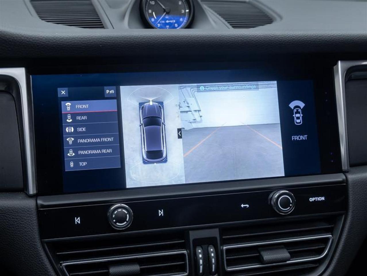 2024 Porsche Macan  Photo