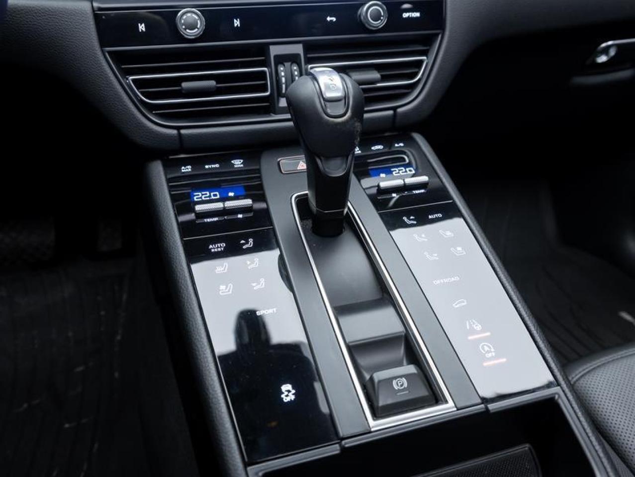 2024 Porsche Macan  Photo