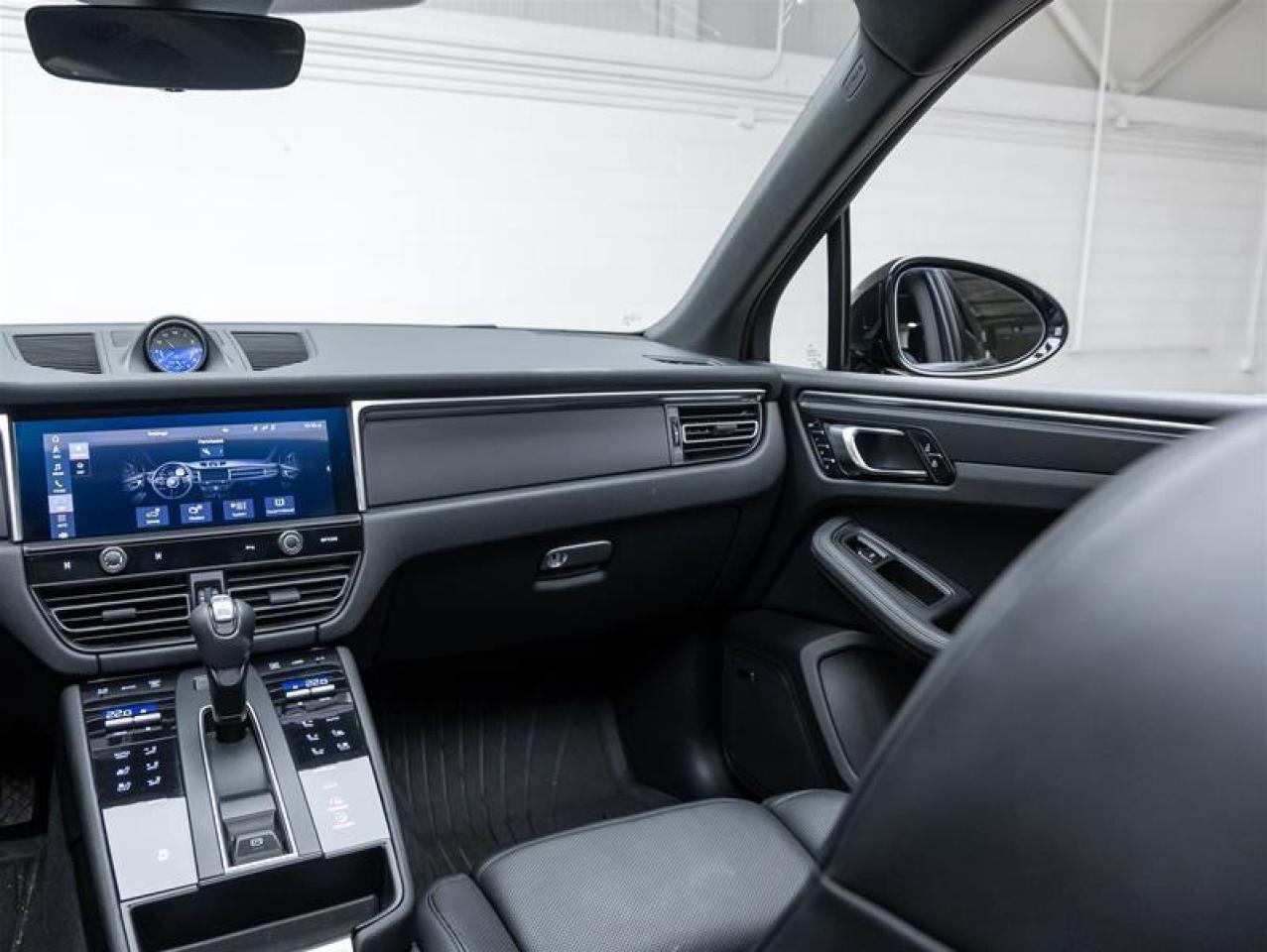 2024 Porsche Macan  Photo