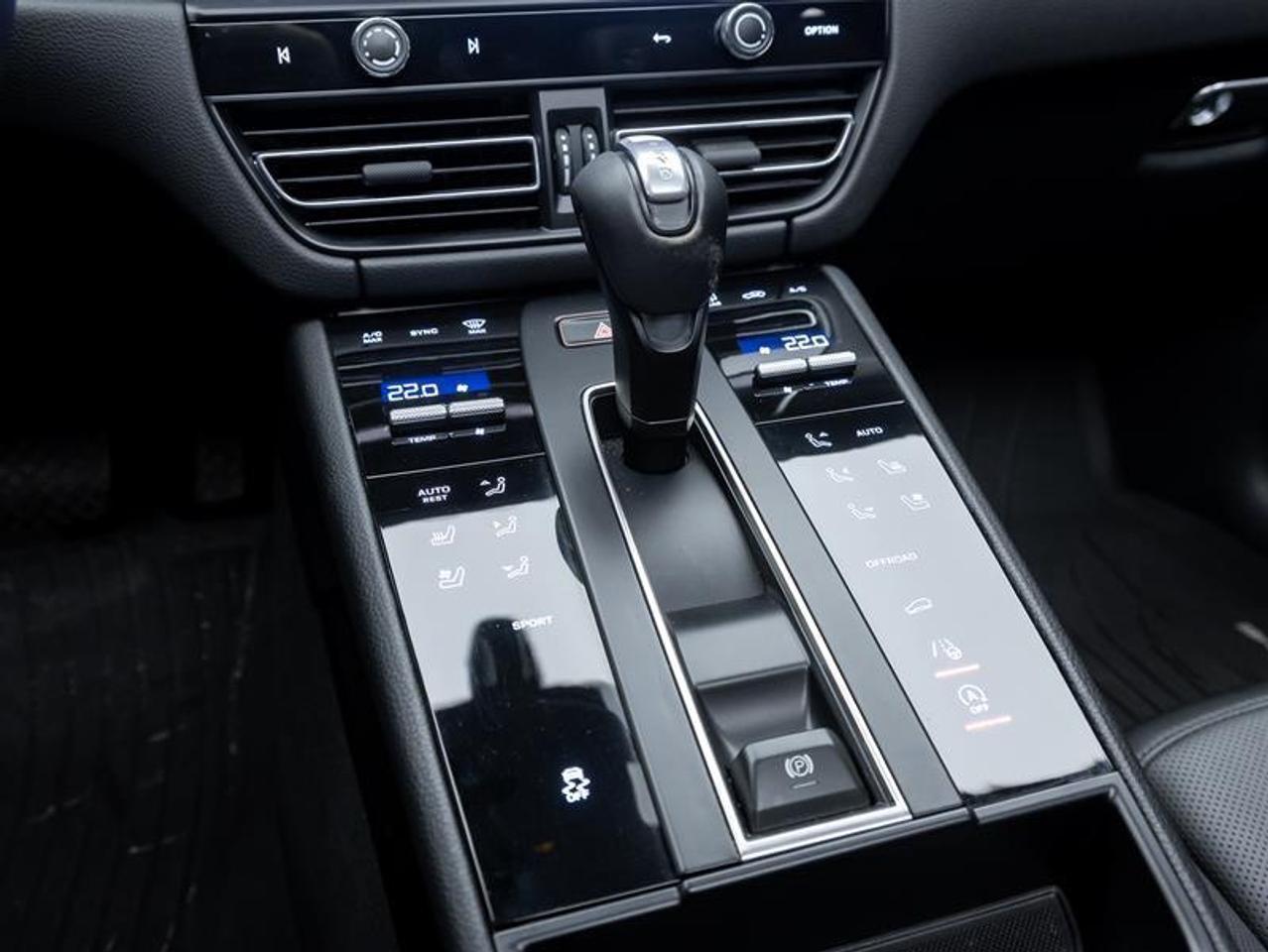 2024 Porsche Macan  Photo