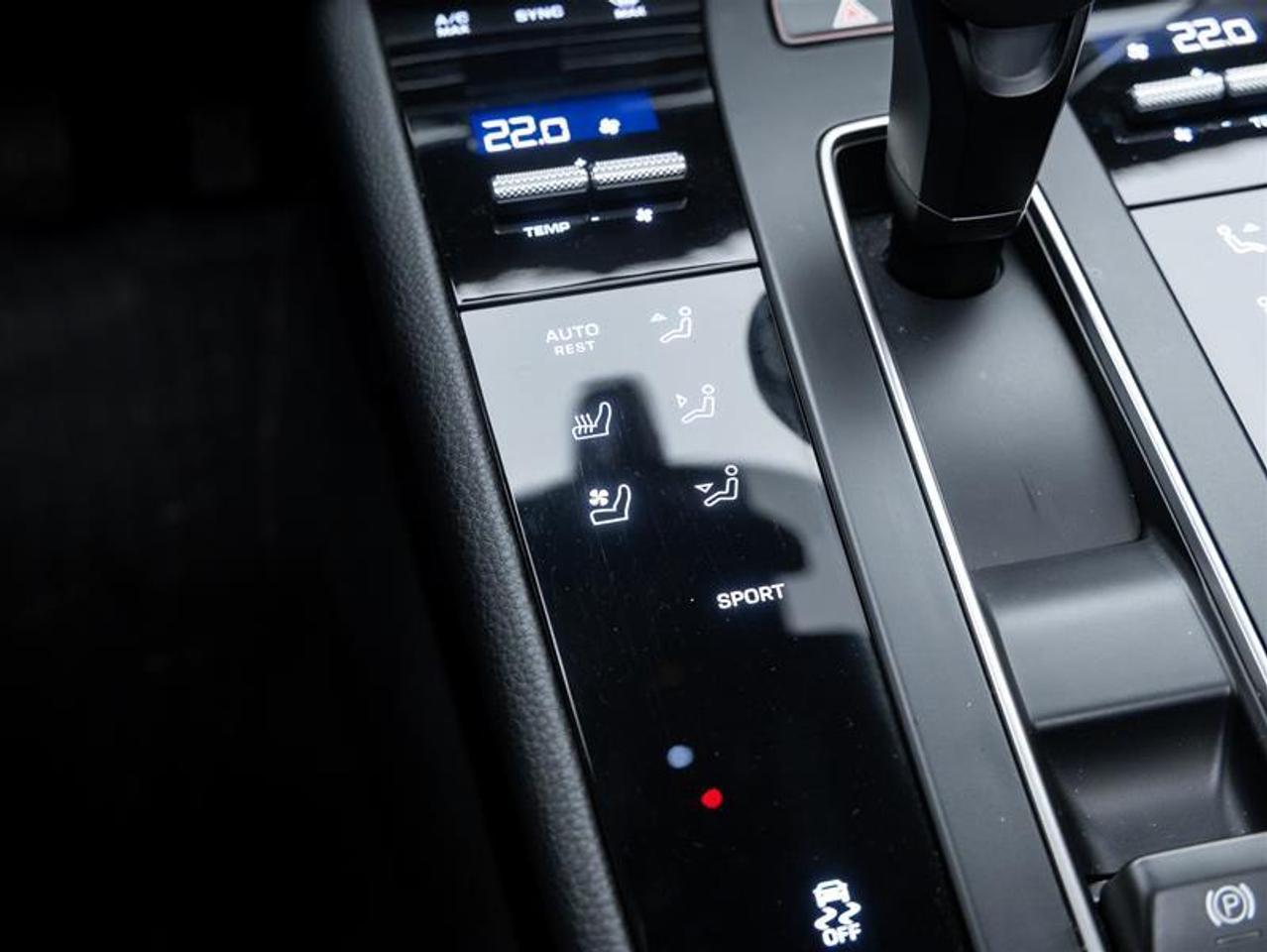 2024 Porsche Macan  Photo