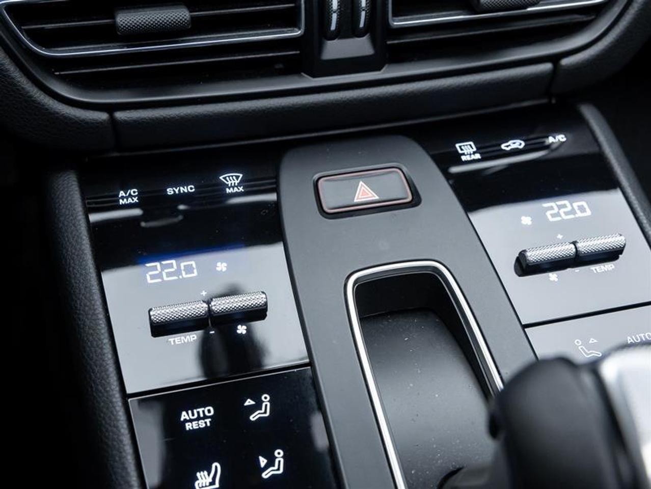 2024 Porsche Macan  Photo