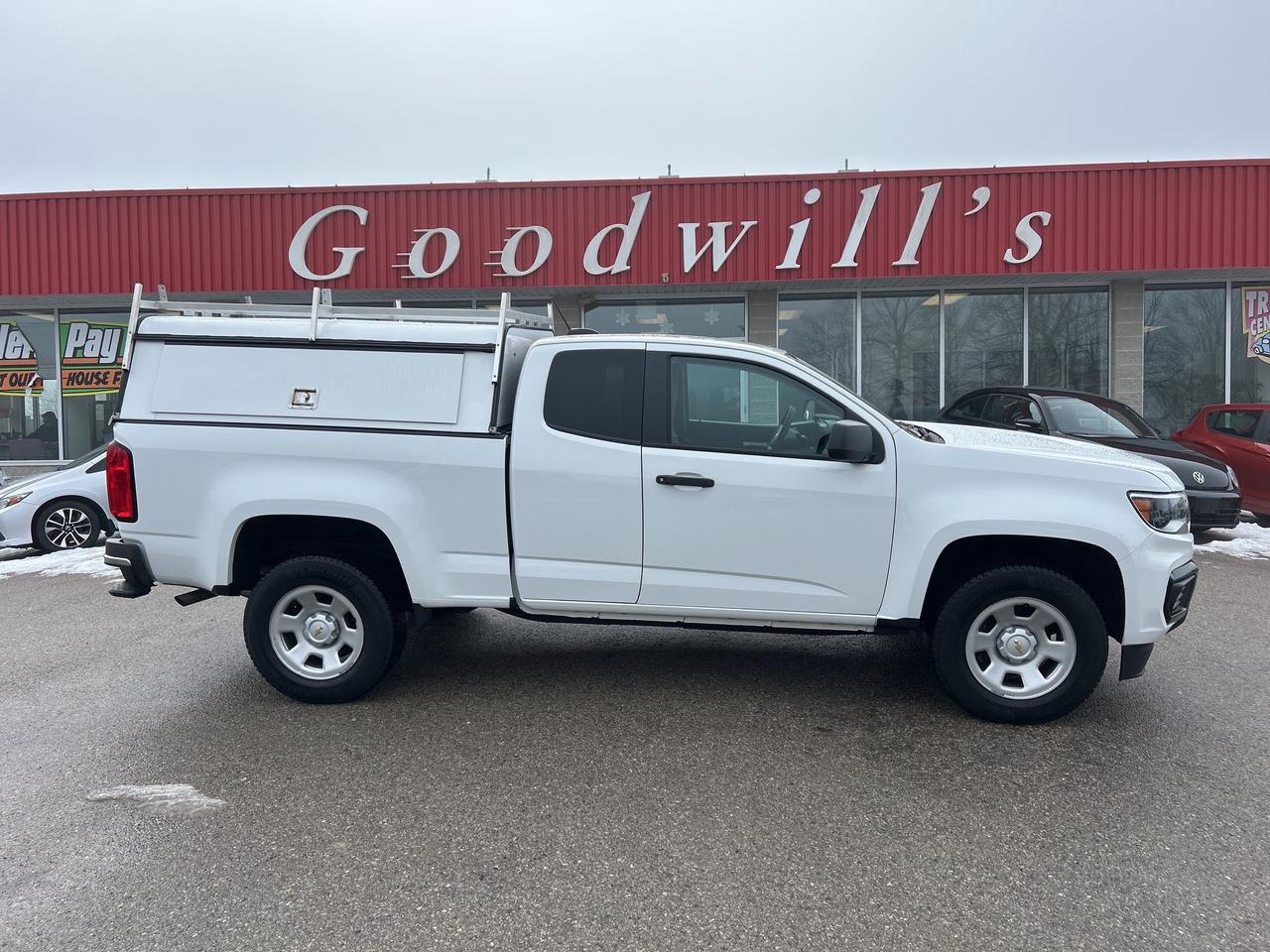 2022 Chevrolet Colorado WORK TRUCK, REAR WHEEL DRIVE, CLEAN CARFAX! Photo
