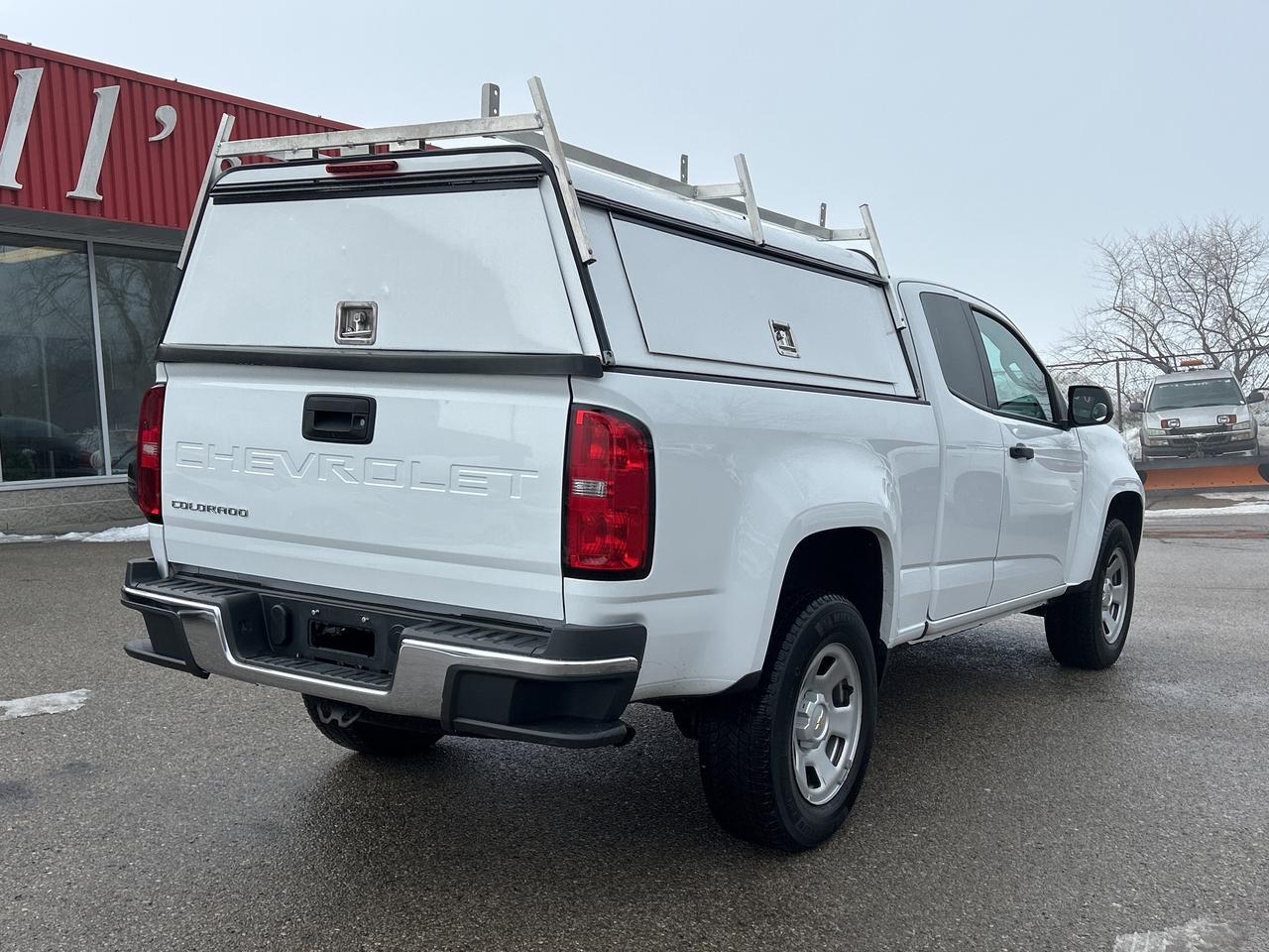2022 Chevrolet Colorado WORK TRUCK, REAR WHEEL DRIVE, CLEAN CARFAX! Photo