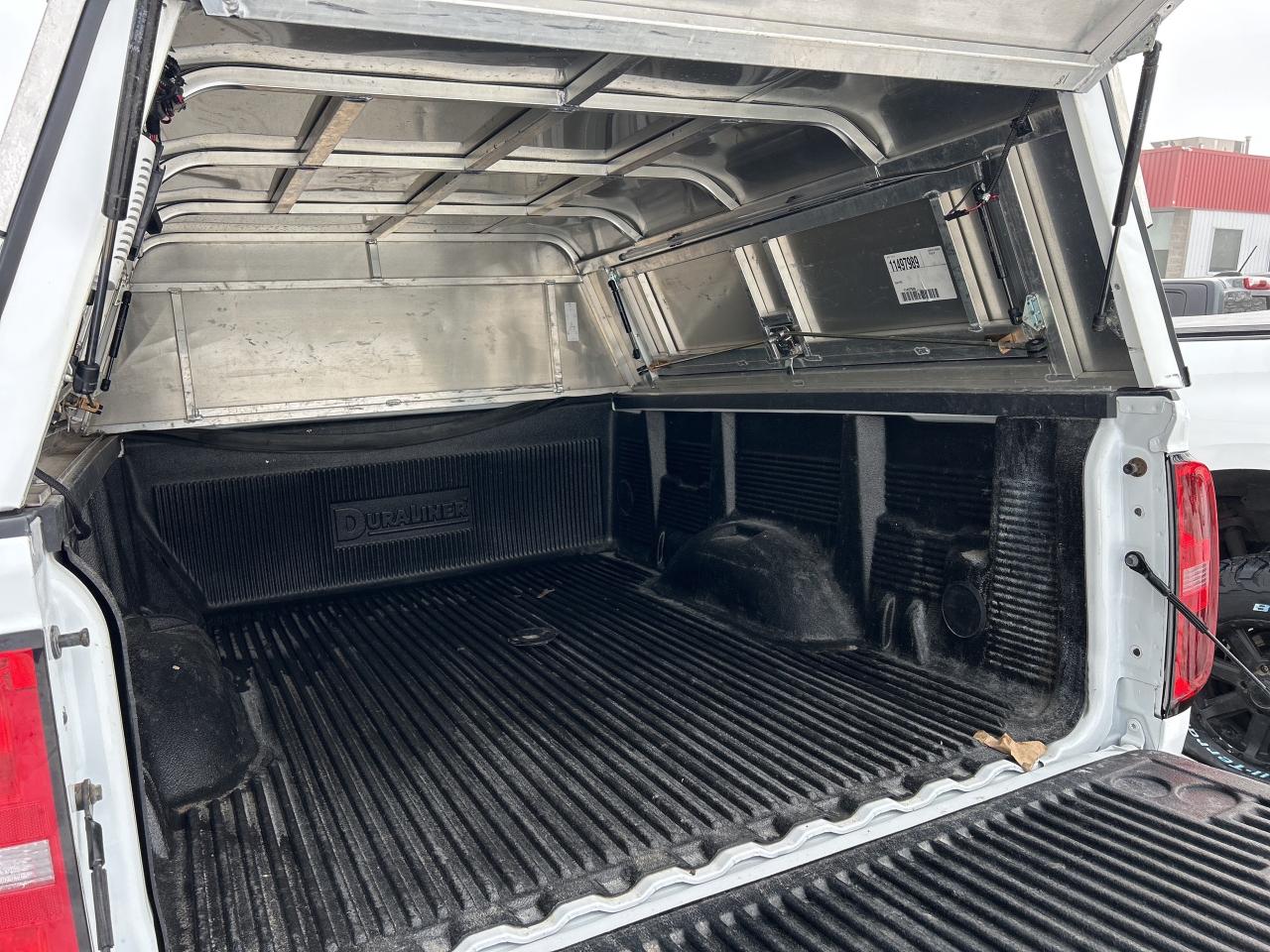 2022 Chevrolet Colorado WORK TRUCK, REAR WHEEL DRIVE, CLEAN CARFAX! Photo