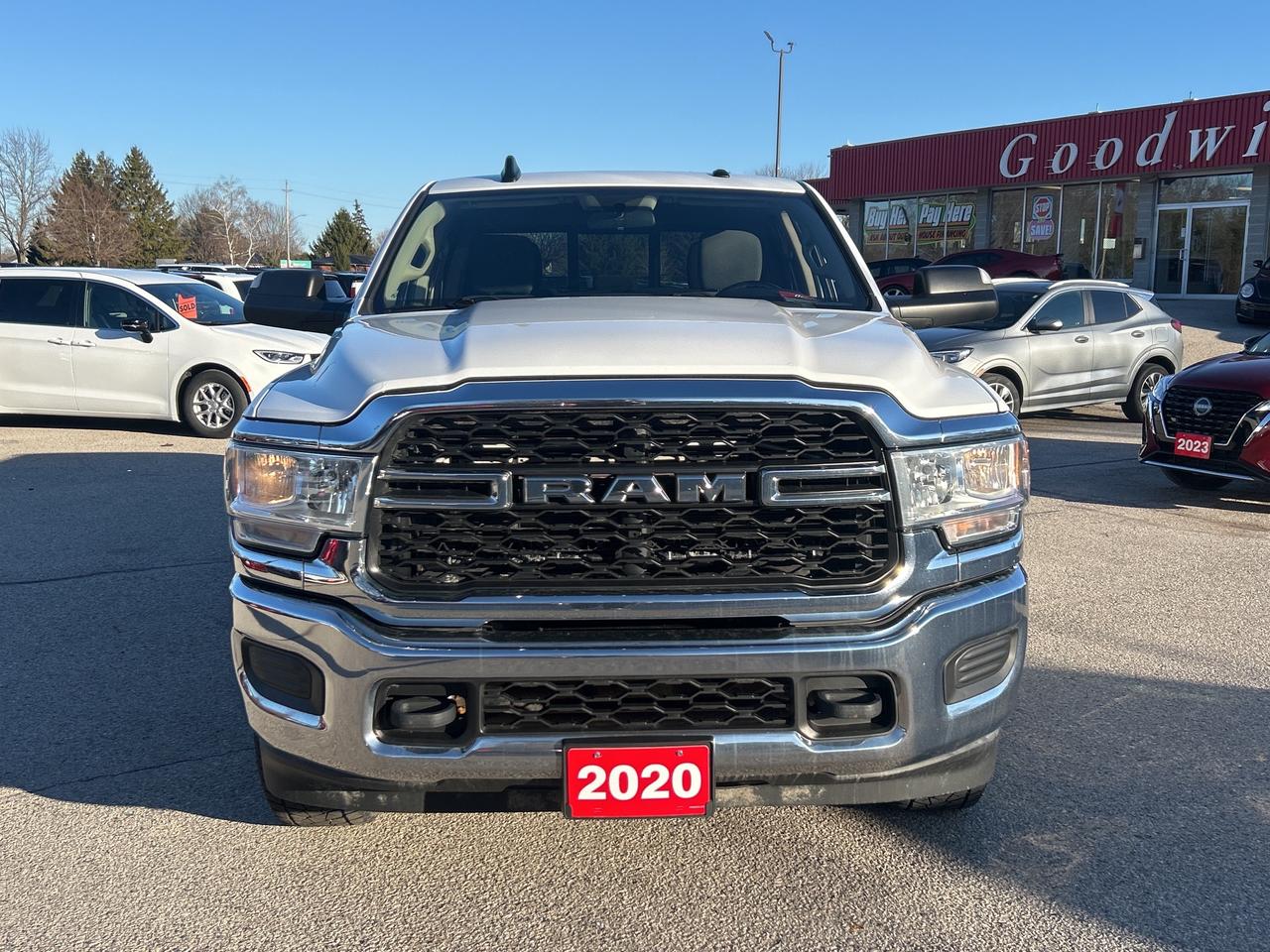 2020 RAM 3500 TRADESMAN, CLEAN CARFAX, 6.4L HEMI, 6 PASSENGER! Photo