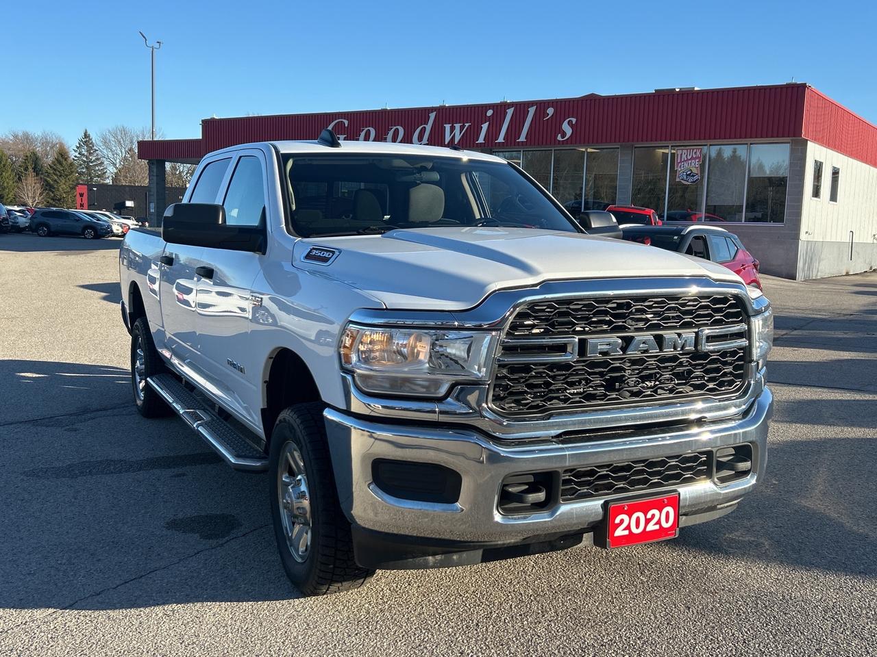 2020 RAM 3500 TRADESMAN, CLEAN CARFAX, 6.4L HEMI, 6 PASSENGER! Photo3