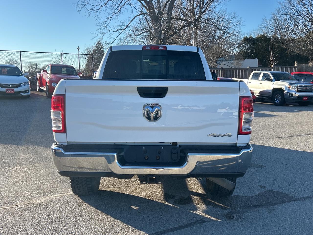 2020 RAM 3500 TRADESMAN, CLEAN CARFAX, 6.4L HEMI, 6 PASSENGER! Photo