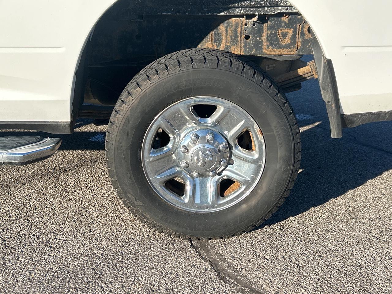 2020 RAM 3500 TRADESMAN, CLEAN CARFAX, 6.4L HEMI, 6 PASSENGER! Photo