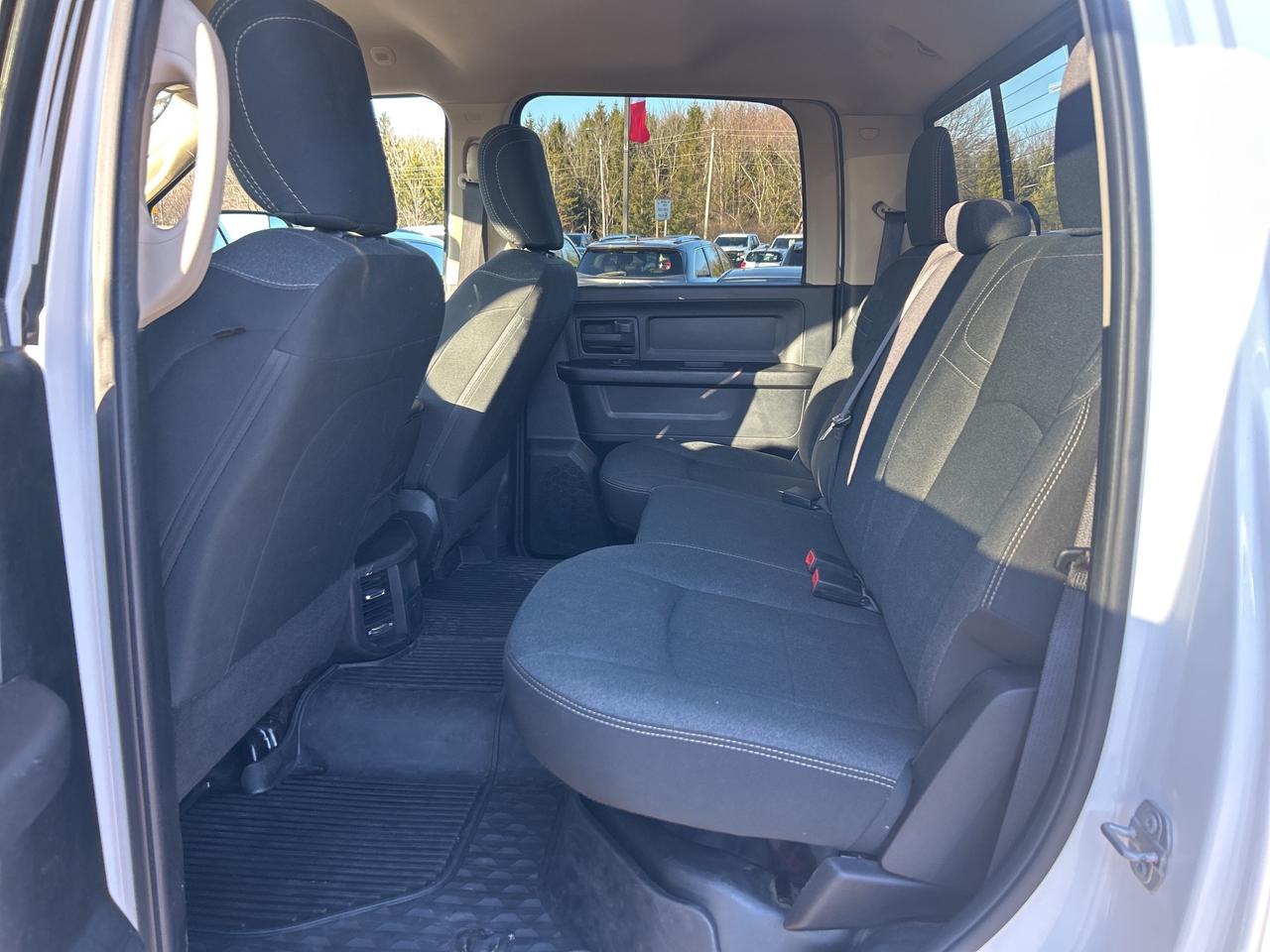 2020 RAM 3500 TRADESMAN, CLEAN CARFAX, 6.4L HEMI, 6 PASSENGER! Photo