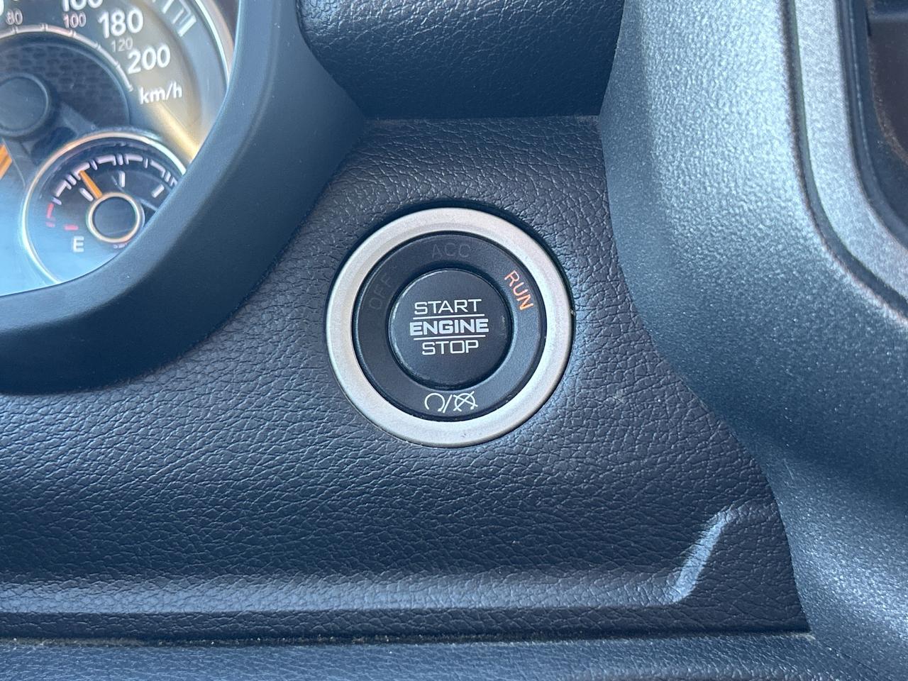2020 RAM 3500 TRADESMAN, CLEAN CARFAX, 6.4L HEMI, 6 PASSENGER! Photo