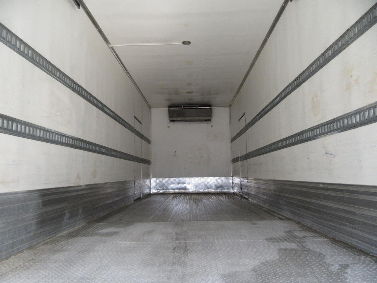 2018 International 4400 TANDEM 28FT REEFER BOX CARRIER SUPRA 960 REEFER Photo