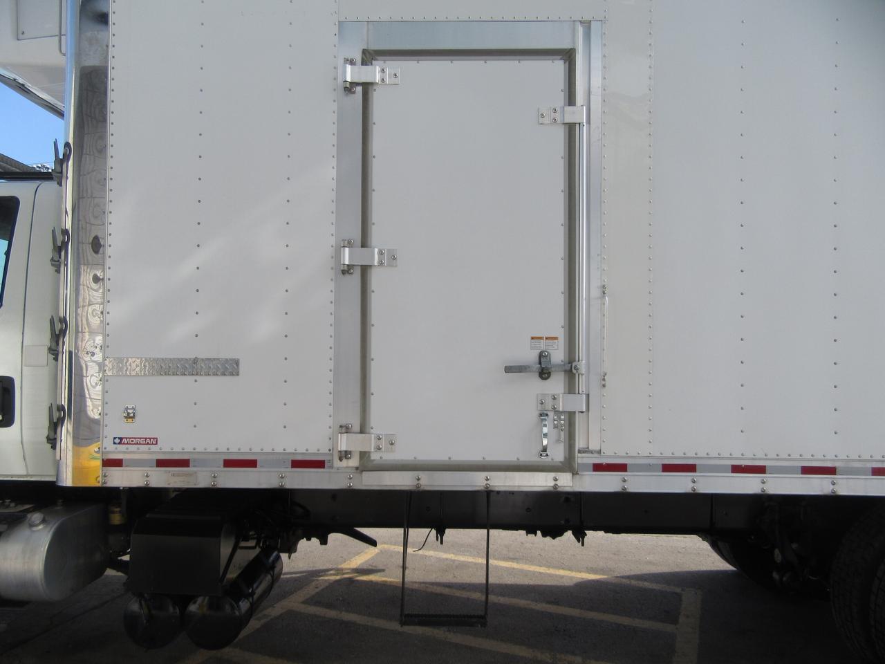 2018 International 4400 TANDEM 28FT REEFER BOX CARRIER SUPRA 960 REEFER Photo