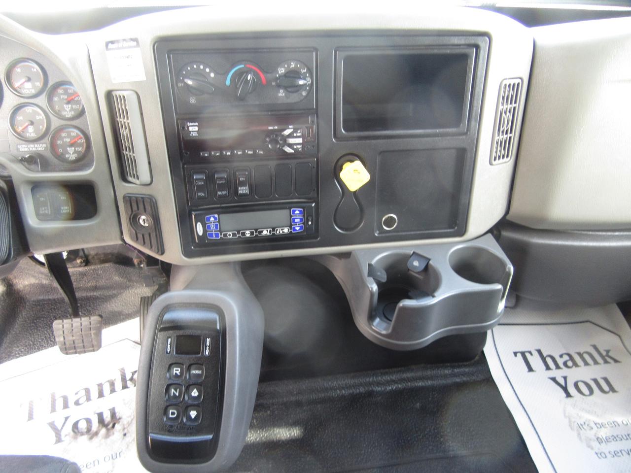 2018 International 4400 TANDEM 28FT REEFER BOX CARRIER SUPRA 960 REEFER Photo