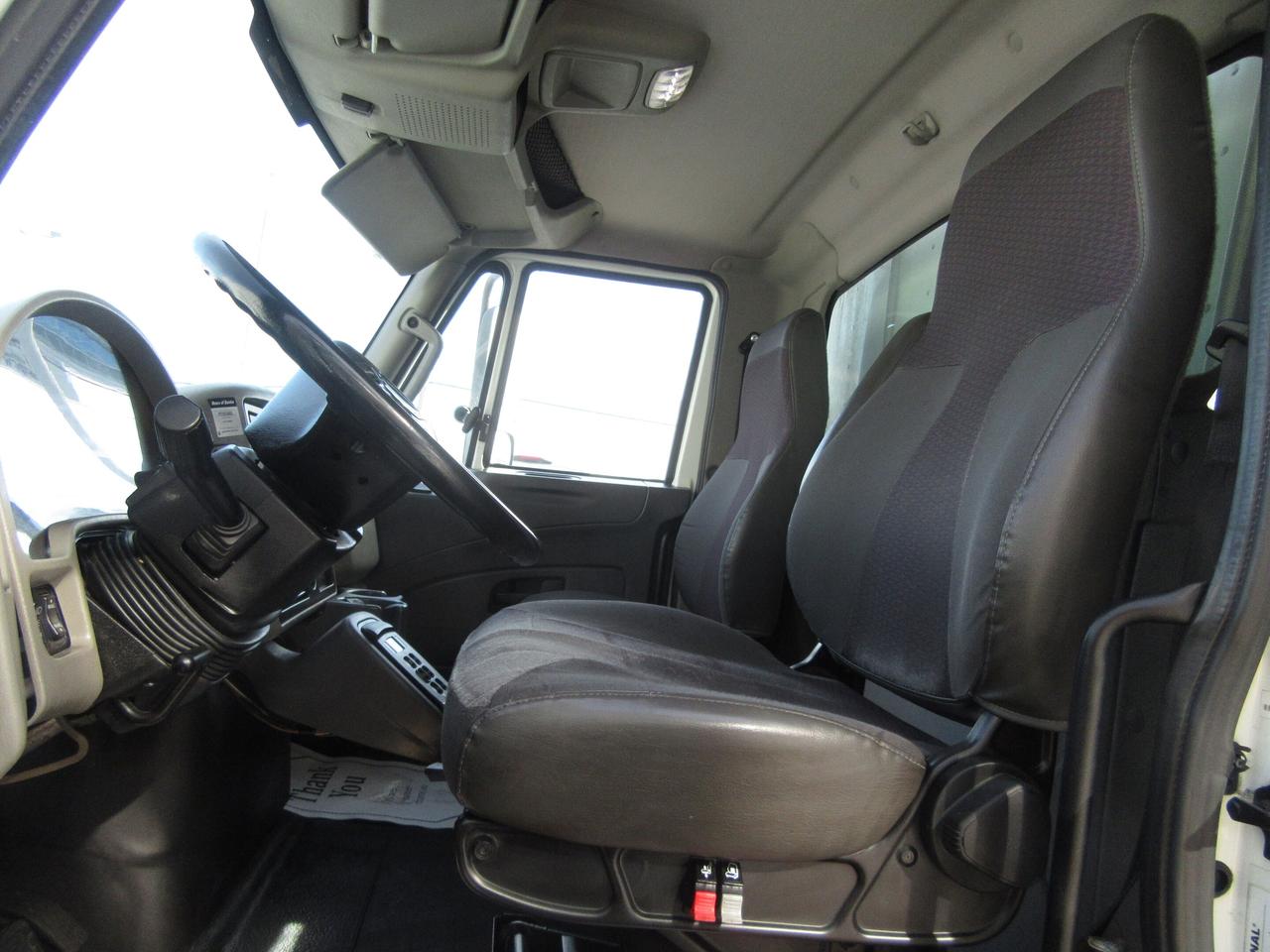 2018 International 4400 TANDEM 28FT REEFER BOX CARRIER SUPRA 960 REEFER Photo