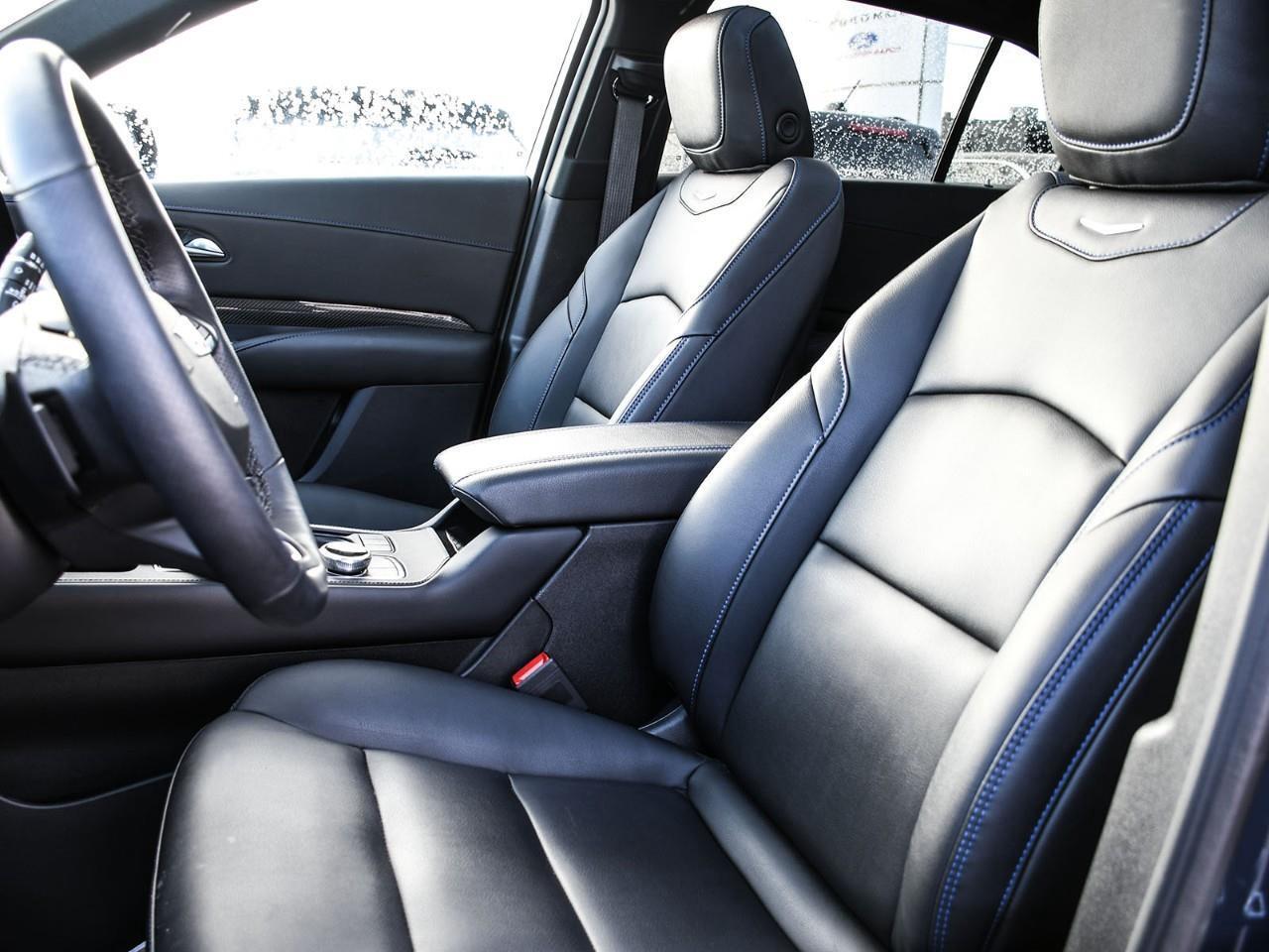 2025 Cadillac XT4 Sport Twin Panel Moonroof   Less than 3,000KM! Photo