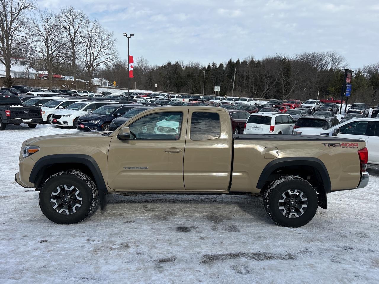 2016 Toyota Tacoma SR5 TRD OFF ROAD, CLEAN CARFAX, BACK UP CAMERA! Photo4