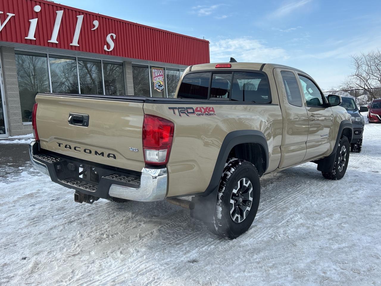 2016 Toyota Tacoma SR5 TRD OFF ROAD, CLEAN CARFAX, BACK UP CAMERA! Photo