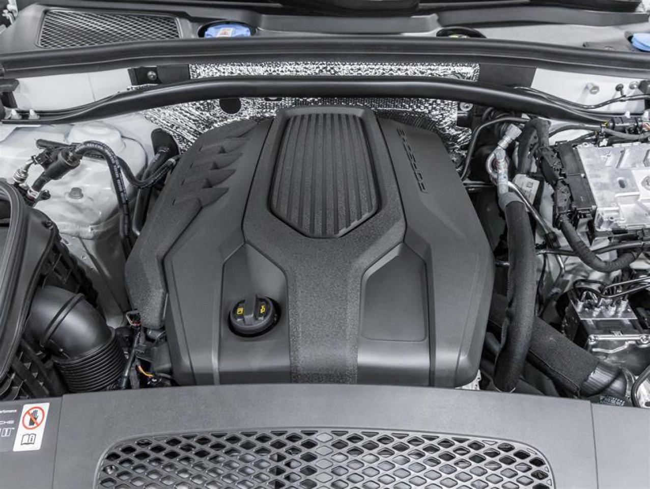 2026 Porsche Macan  Photo2