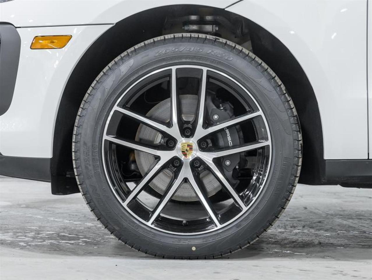 2026 Porsche Macan  Photo4