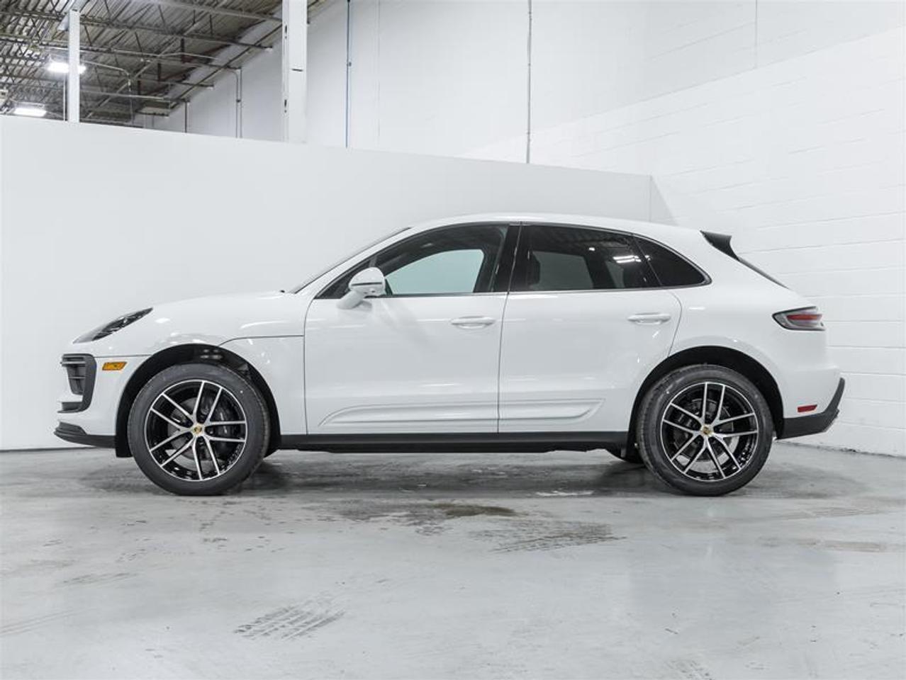 2026 Porsche Macan  Photo3