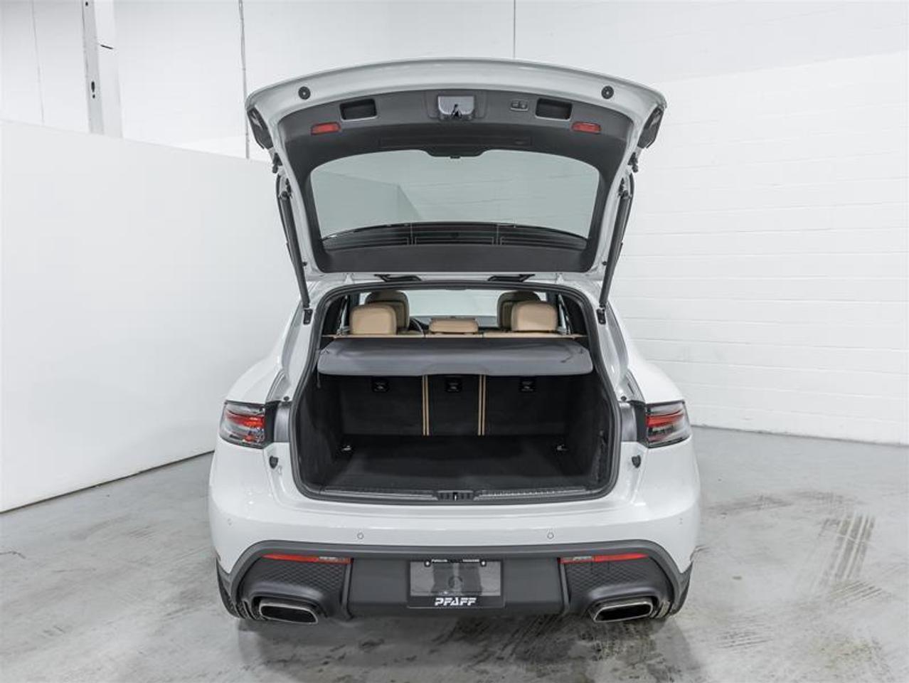 2026 Porsche Macan  Photo