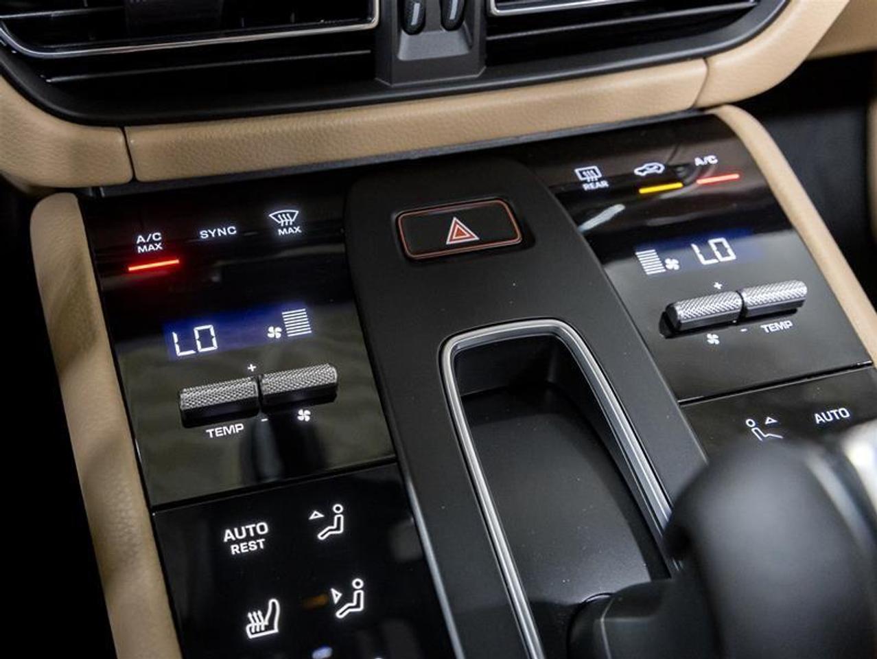 2026 Porsche Macan  Photo