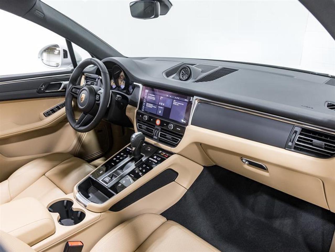 2026 Porsche Macan  Photo