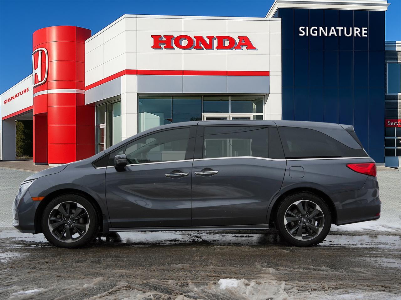 2024 Honda Odyssey Touring Photo2