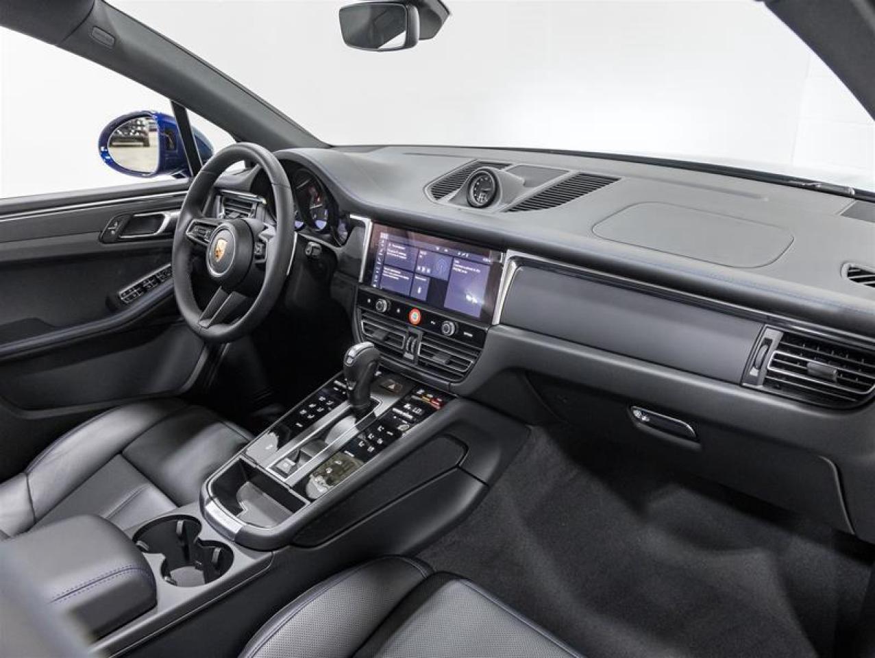 2026 Porsche Macan  Photo