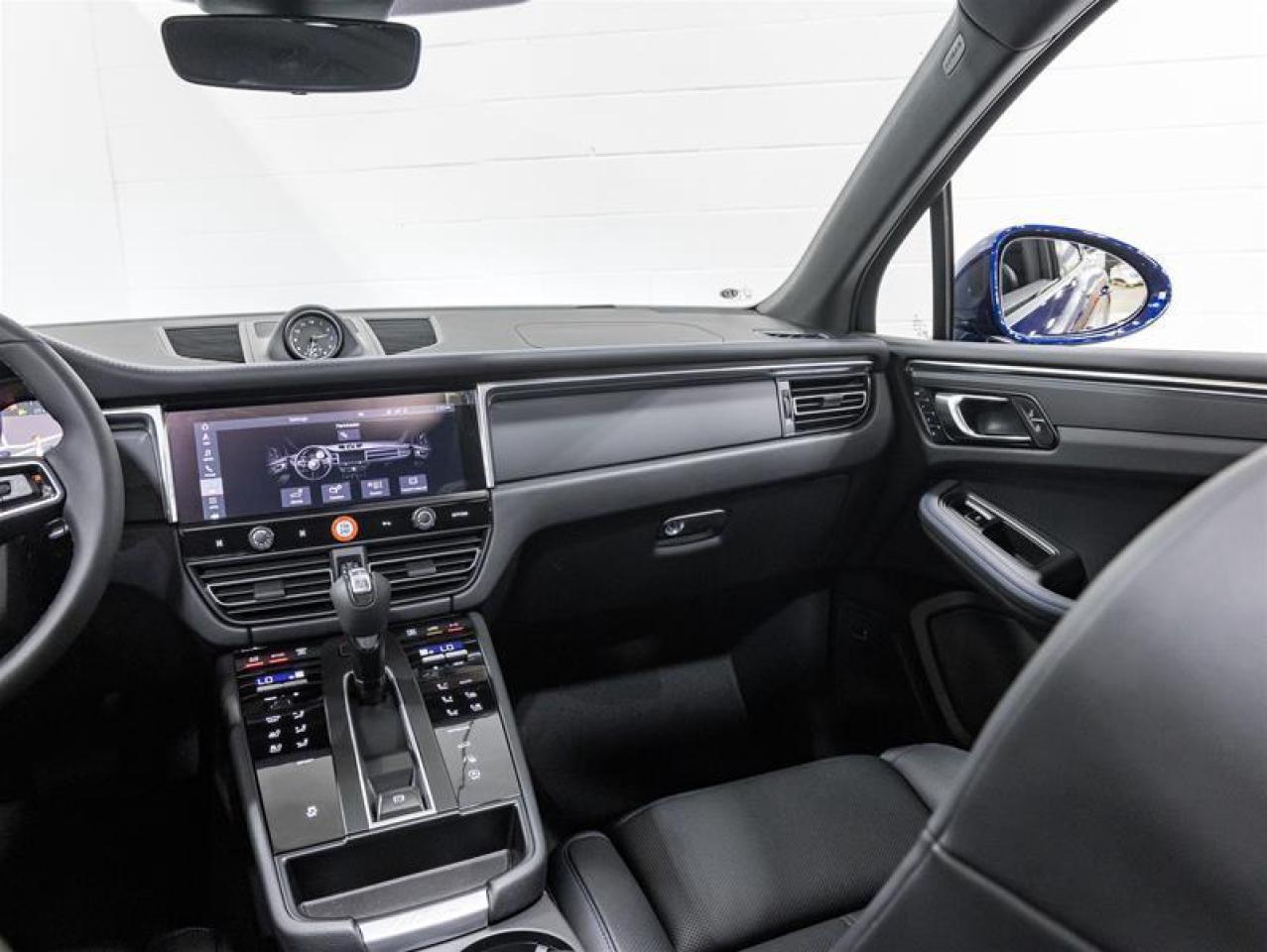 2026 Porsche Macan  Photo