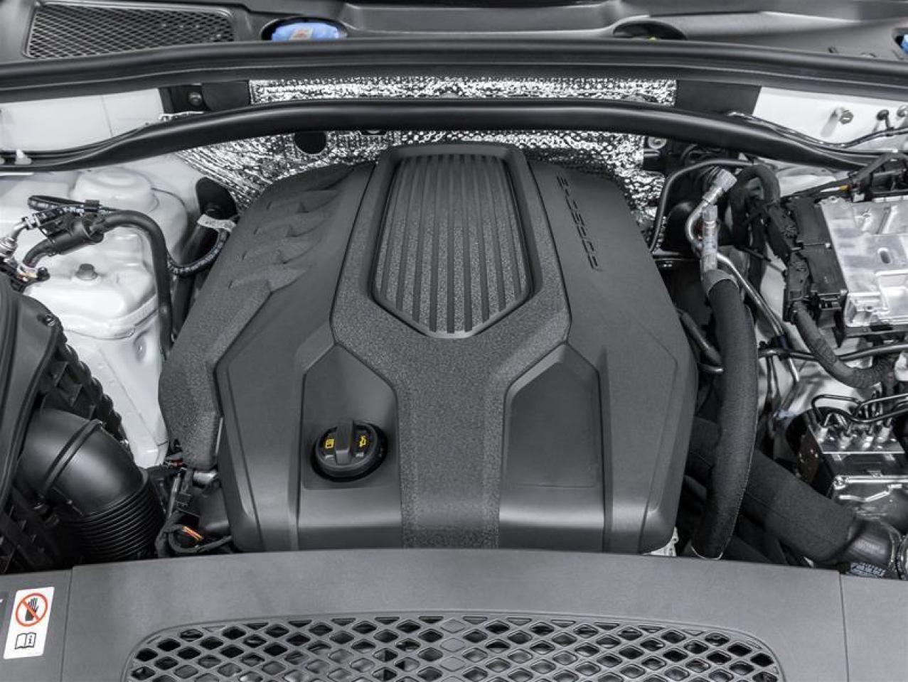 2026 Porsche Macan  Photo2