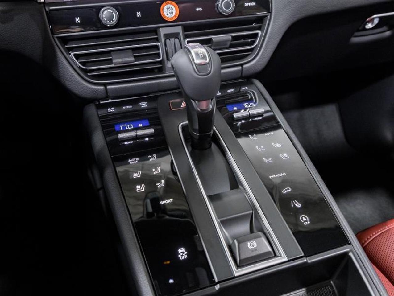 2026 Porsche Macan  Photo