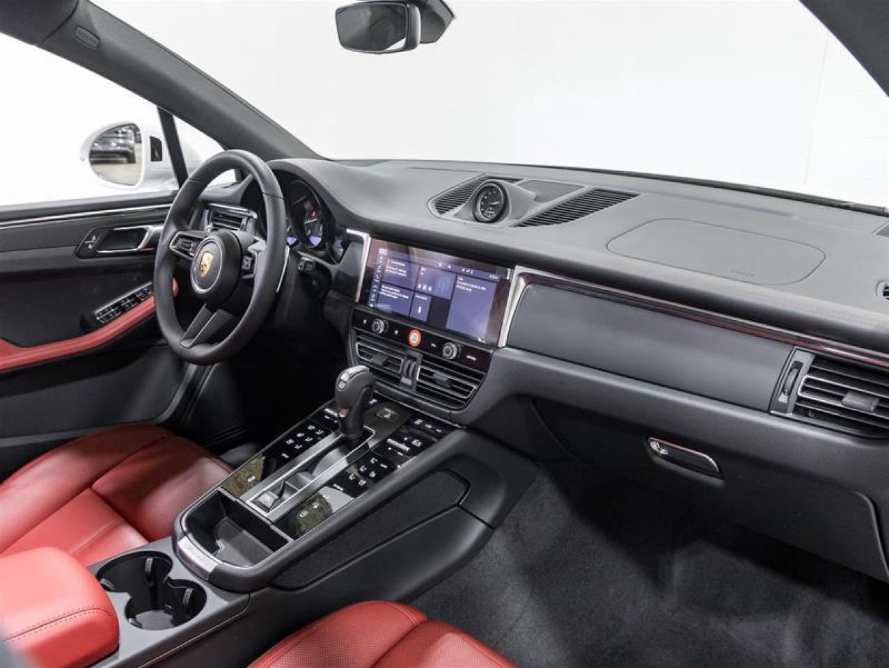 2026 Porsche Macan  Photo