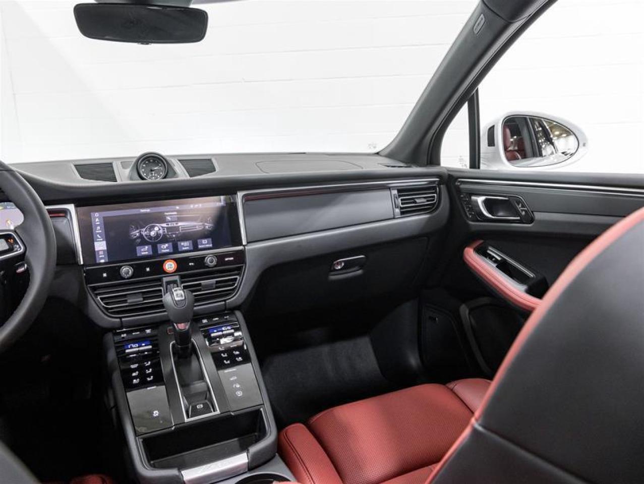 2026 Porsche Macan  Photo