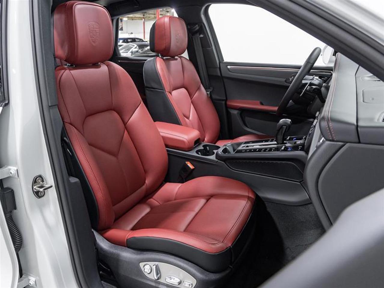 2026 Porsche Macan  Photo