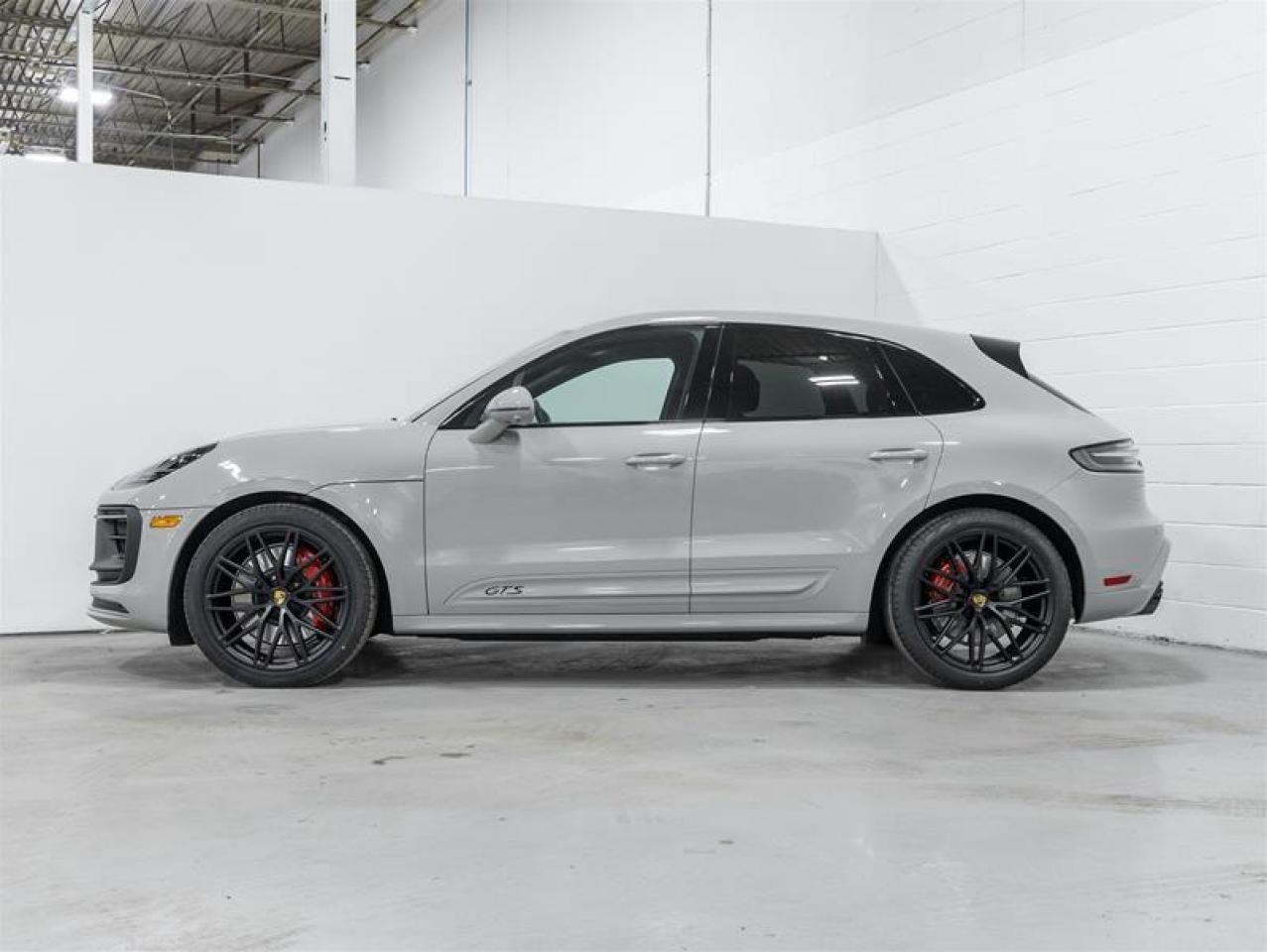 2026 Porsche Macan  Photo