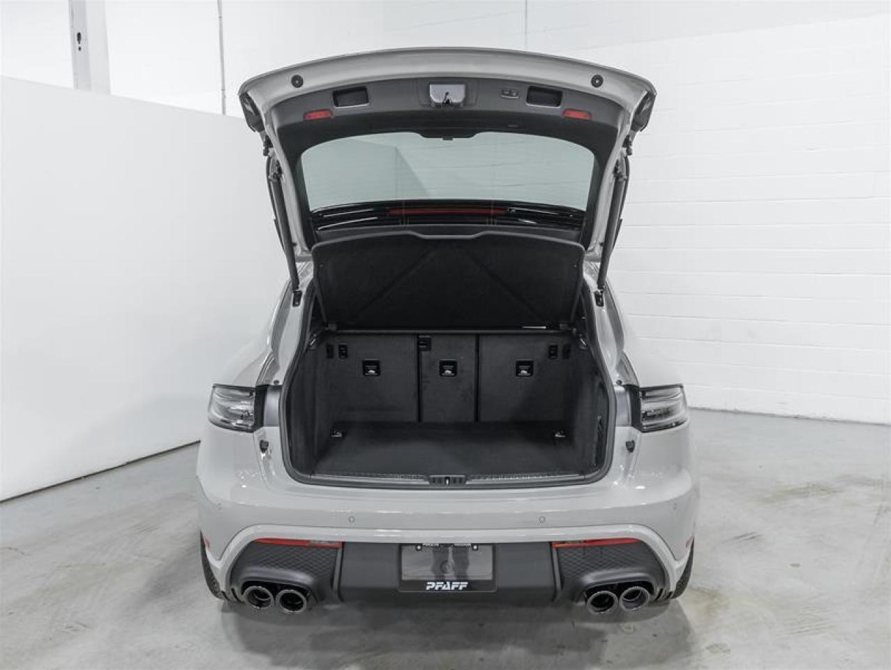 2026 Porsche Macan  Photo