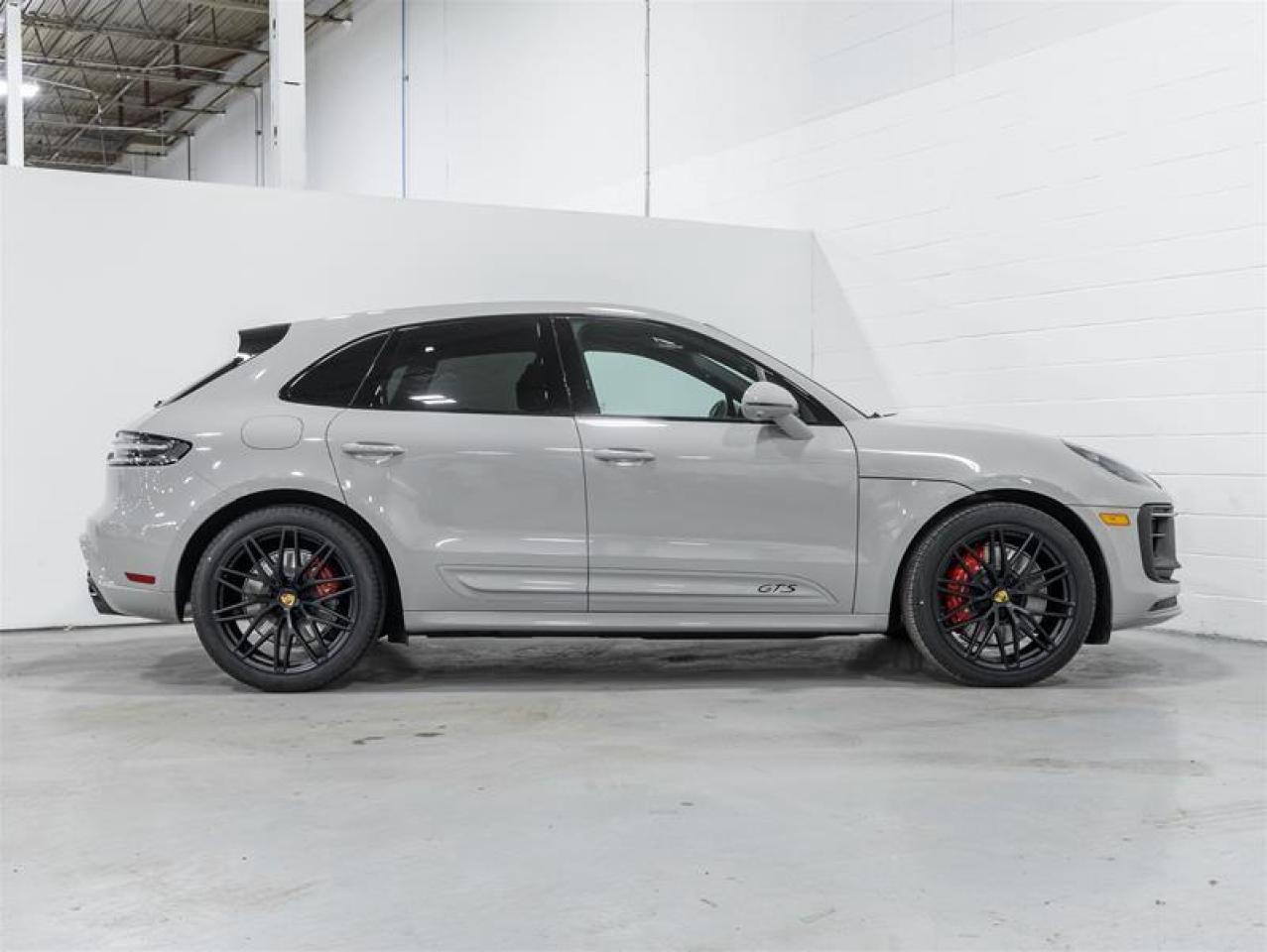 2026 Porsche Macan  Photo