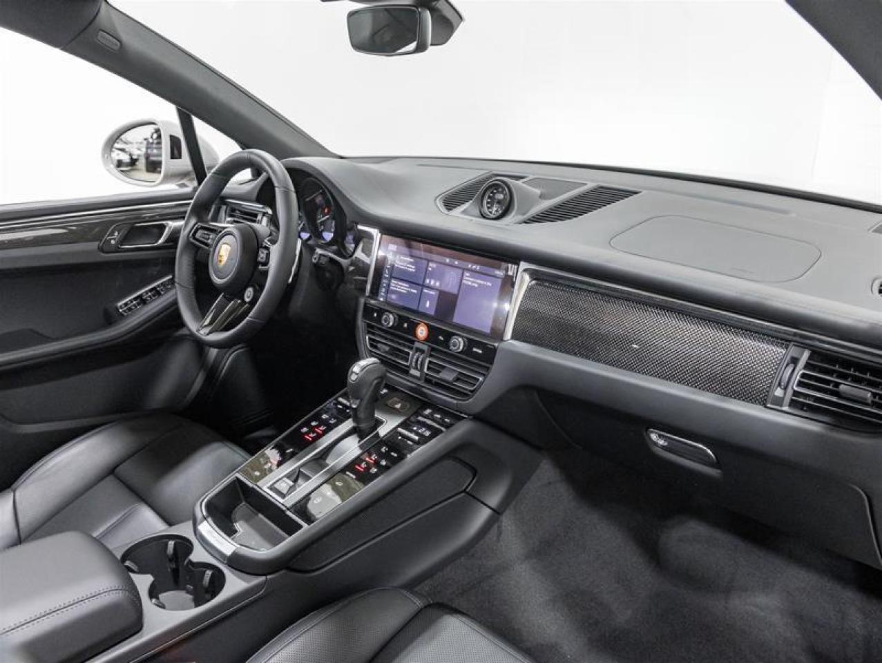 2026 Porsche Macan  Photo