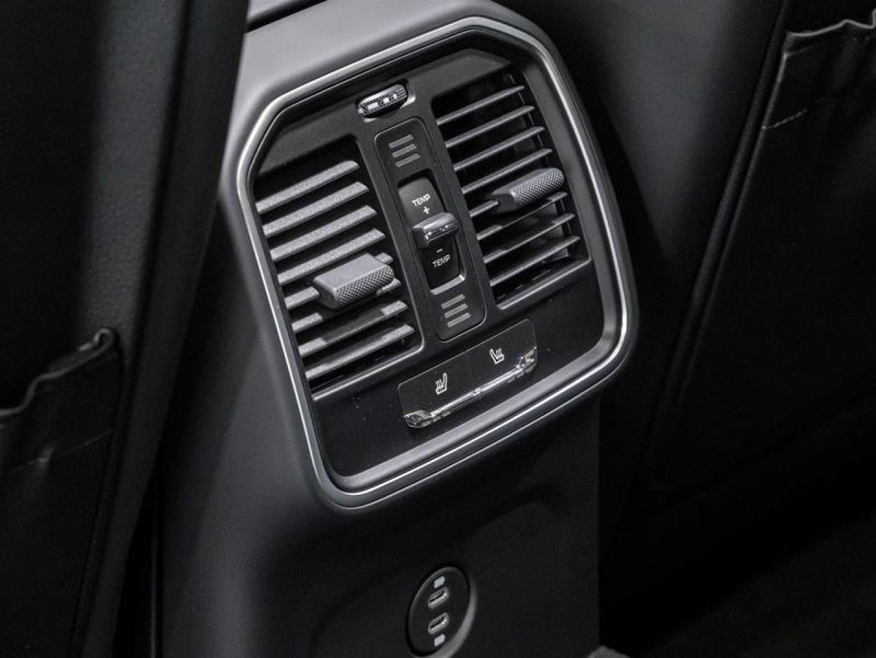 2026 Porsche Macan  Photo